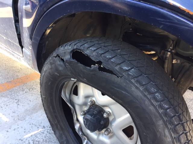 タイヤのひび割れって大丈夫 どれくらいならセーフか見比べてみた くるまいこドットコム